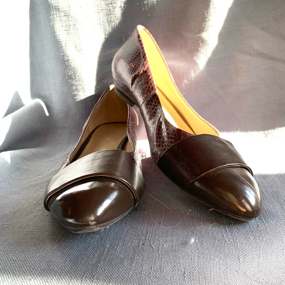 Naturizer 7.5w beautiful brown leather flats.
